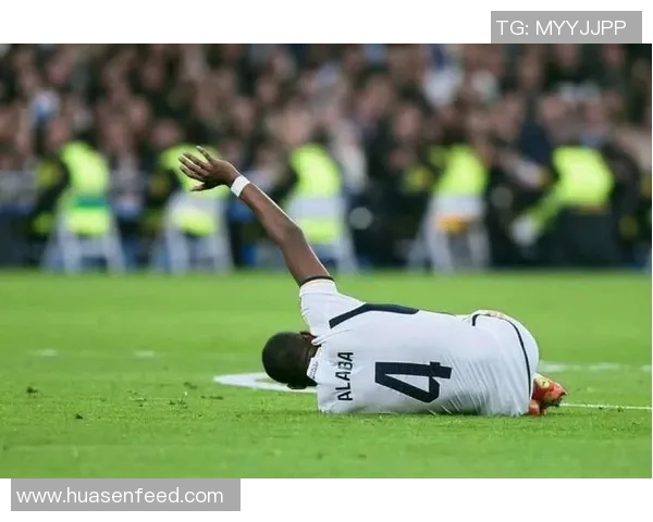 足球场上球星遭遇意外伤情瞬间 专家解析事故原因及后果